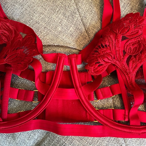 VS Luxe Banded Balconette Bra - Picture 6 of 14